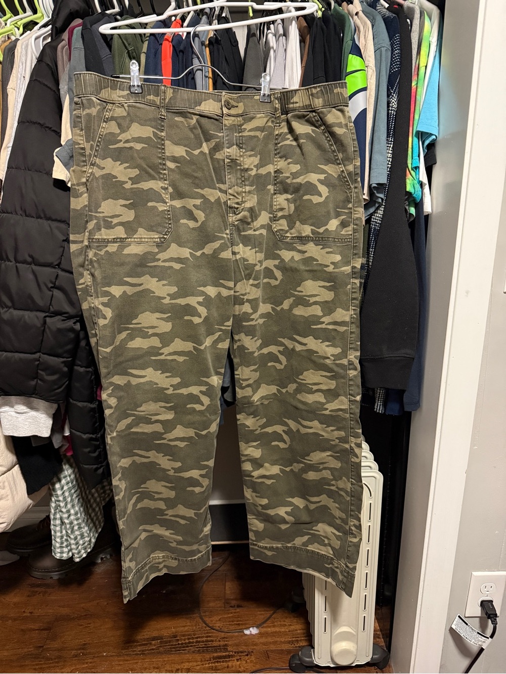 American Eagle Outfitters Woman’s Green Camo Cargo Pants